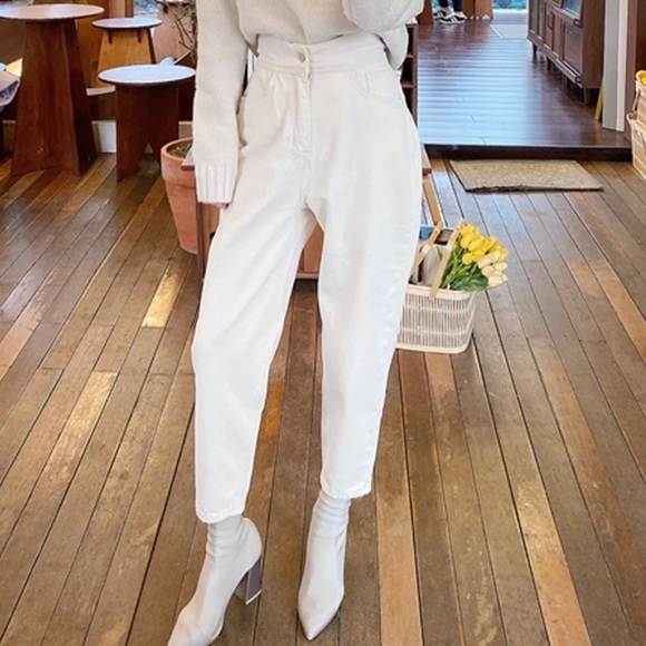 NWT Super High Waisted White Jeans - Picture 2 of 7